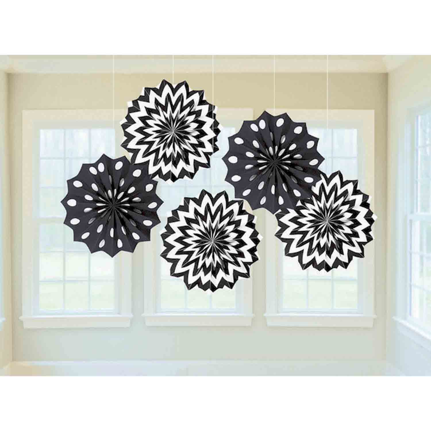 Party Empress' Black and White Party Decor Collection is the epitome of timeless elegance and sophistication, perfect for any occasion that calls for a chic and stylish atmosphere. 
